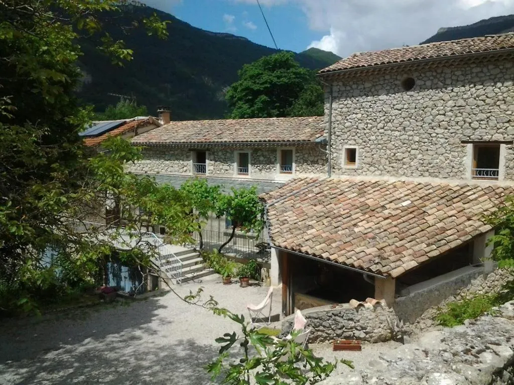 A La Source Bed & Breakfast Ponet-et-Saint-Auban